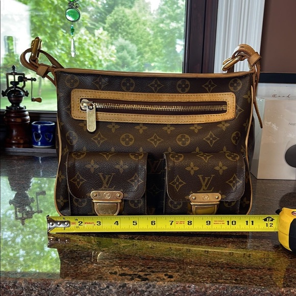AUTHENTIC Louis Vuitton Hudson GM - Picture 12 of 13